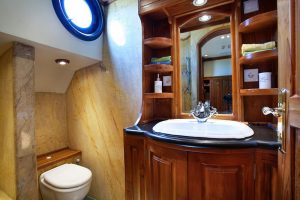 Adelaar Komodo Liveaboard