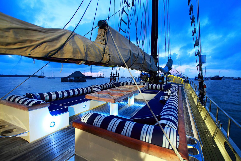 Adelaar Komodo Liveaboard